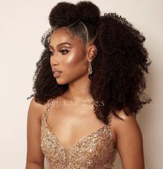 #instagram #crespos #penteados #curlyhairstyles Bridal Natural Hairstyles, Chilanga Mulilo, Cabello Afro Natural, Natural Wedding Hairstyles, Afro Natural, Protective Hairstyle, Quick Braided Hairstyles, Pelo Afro, Colour Ideas