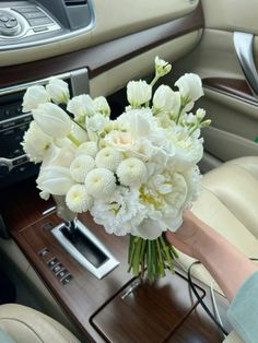 Dream Wedding Decorations, Wedding Floral Centerpieces, Wedding Table Flowers, Bride Flowers, Wedding Decor Inspiration, Future Wedding Plans, Wedding Preparation