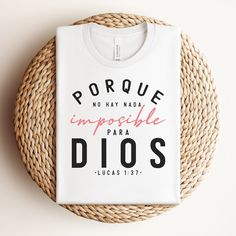 Express your faith with style through our premium Spanish religious t-shirt.  This Christian t-shirt showcases an uplifting message in Spanish, making it a unique piece for believers.  Made from 100% high-quality cotton, it ensures maximum comfort and durability. Whether you're attending church, a religious event, or simply enjoying a casual day out, this t-shirt serves as a testament to your faith.  This short-sleeve unisex t-shirt is a classic, everyday option loved by many customers. It feels Faith Apparel, Spiritual Clothing, Cute Bibles, Faith Clothing, Cute Shirt Designs, Christian Designs, Christian T Shirt, Roll Up Sleeves, Christian Clothing