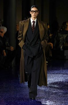 Suit Runway, Saint Laurent Collection, Menswear Women, Best Of Fashion Week, Saint Laurent Fashion, Dark Academia Style, Academia Style, Formal Wear Dresses, Plaid Suit