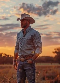 Cowboy Pictures Men, Urban Cowboy Outfits, Texan Outfit Man, Cowboy Outfit For Men Country, Dressy Cowboy Outfits Men, Mens Country Fashion, Mens Country Outfits, Cowboy Haircut Men