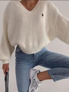 Winter Embroidery, Embroidery Sweater, Pullover Outfit, Sweater Oversize, Joe Jonas, Looks Street Style, Long Sleeve Pullover Sweater, Womens Turtleneck, Women Sweater