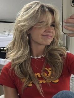 Haircut Selfie, Photo Hijab, Layered Hair With Bangs, 70s Hair, Cute Hairstyle, Dirty Blonde Hair, Hairstyles For Layered Hair, Blonde Hair Inspiration, Blowout Hair