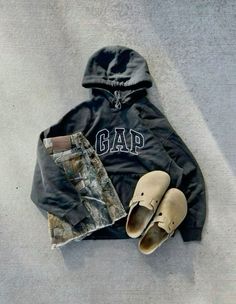 Mens Outfit Layout, Camo Crewneck Outfit, Camo Jorts Outfit, Camo Crocs Outfit, Camo Jorts Outfit Idea, Camo Outfits Mens, Camo Birkenstock, Jort Fits, Camo Outfit Ideas