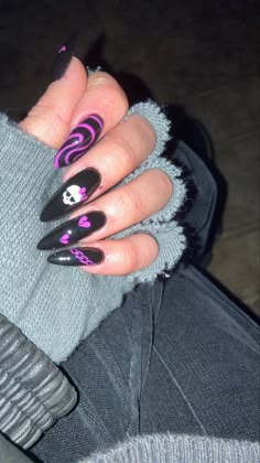 Sick New World Nails, Funky Nail Ideas Acrylic, Nail Ideas Monster High, Dark Style Nails, Goth Acrylic Nails Coffin Short, Monster High Nails Draculaura, Draculaura Nails Acrylic, Draculaura Inspired Nails, Monster High Nails Acrylic