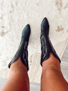 Everyone needs these boots this season! They will for sure to be the new staple piece in your shoe-drobe collection. Featuring a black leather material with a pointed toe, stitch detailing in a western style, they are perfect! Tall Black Cowgirl Boots, Tall Black Cowboy Boots, Cowboy Boots White, Boots Selfie, Black Cowgirl Boots, Black Cowgirl, Black Cowboy Boots, Black Cowboy, Boots White