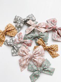 All The Little Bows // Classic Bow | Pink Dots on Mint - All The Little Bows Diy Hair Accessories Ribbon, Pinwheel Bow, Knot Bow, Fabric Hair Bows, Handmade Hair Clip, Ribbon Headbands, Girl Things, Flower Diy Crafts, Hair Clips Girls