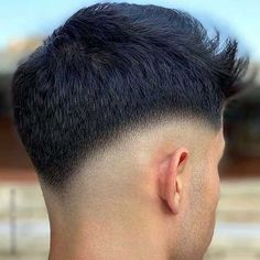 Mid Fade En V, Fohawk Haircut Fade, V Cut Hair, Types Of Fade Haircut, Short Hair With Beard