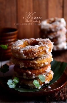 a stack of doughnuts sitting on top of a green plate