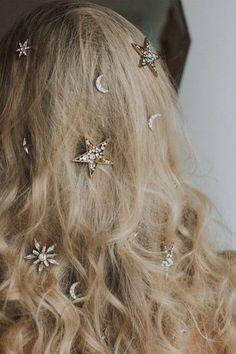 Coachella Hair, Lovely Kitchen, Farrah Fawcett, Hair Envy, Rehearsal Dinner, Pretty Hairstyles, Stars And Moon, Rolling Stones, Bridal Accessories