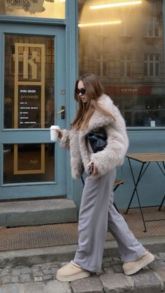 Outfit With Boots Ankle, White Linen Shirt Outfit, Linen Shirt Outfit Women, Outfits For Teenage Guys, Linen Shirt Outfit, Classy Winter Outfits, Nashville Outfits