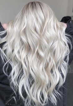 Icy Platinum Blonde Hair With Dark Roots, Blonde Hair Colour Shades, Bleached Blonde, Platinum Blonde Hair Color, Blonde Haircuts, Icy Blonde, Haircut Styles, Hair Color Shades