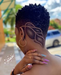 Tapered Haircut For Women, Natural Hair Haircuts, Cabello Afro Natural, Short Hair Designs, Short Shaved Hairstyles, Shaved Side, Shaved Side Hairstyles, Tapered Natural Hair