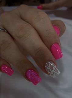 Cute Valentines Nail Ideas, Fiusha Nails, Pink And Purple Nails Designs, Bright Pink Nails, Glittery Nails, Fancy Nails Designs, Glitter Gel Nails, Work Nails, Dope Nail Designs