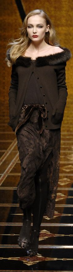 Valentino Couture, Amazing Outfits, Boutique Chic, Warm Brown, About Fashion, Style Chic, Carolina Herrera, Look Chic