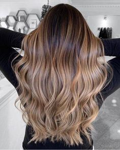 Color de cabello para morenas té con leche El tono ideal para iluminar Milk Tea Hair Color Balayage, Tea Hair Color, Milk Tea Hair Color, Really Short Haircuts, Lorde Hair, Detangling Natural Hair, Hair Extension Care, Twa Hairstyles, Color Balayage