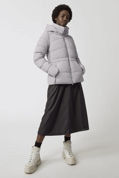 The Aurora Jacket is crafted in Ventera— a luxurious, water-repellent fabric with a soft-to-the-touch finish. It has a high-hip length for a flattering fit and details that draw to the effortless silhouette. Men Parka, Baby Outerwear, Long Parka, Mens Parka, The Aurora, Snow Pants, Lightweight Jacket, Outerwear Women, Canada Goose