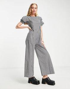 Jumpsuit by Violet Romance Minimal effort, maximum payoff Crew neck Puff sleeves Tie detail Zip-back fastening Wide leg Regular fit | Violet Romance wide leg jumpsuit in gingham Gingham Fashion, Wide Leg Jumpsuit, Puff Sleeves, Gingham, Pants Set, Two Piece Pant Set, Violet, Asos, Wide Leg