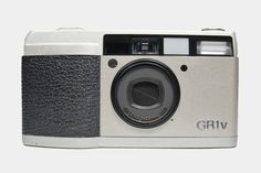 an old fashioned camera is shown on a white background with the words grvi above it