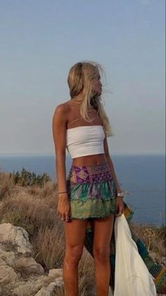 Pretty Going Out Outfits, Beach Dresses 2023, Aesthetic Mexico Outfits, Casual Boho Chic Outfits, Greece Aesthetic Clothes, Beach Outfit Accessories, Hippie Short Skirt, Switzerland Aesthetic Outfits Summer, Summer Outfits 2023 Beach