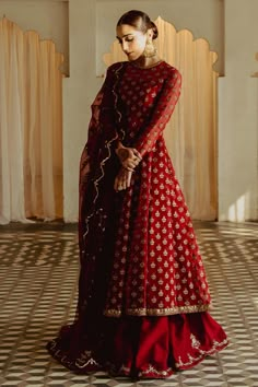 Premium Red Lehenga and Raw silk Pishwas Frock Pakistani Wedding Dress is a stunning attire adorned with Floral designs and Embroidery work. Fast shipping. Lehenga Dress, Desi Wedding Dresses, Pakistani Wedding Dress, Salwar Kamiz, Red Lehenga, Indian Dresses Traditional, Designer Party Wear Dresses, Stylish Party Dresses, Designer Dresses Casual