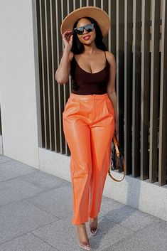 Vegan Faux Leather Orange Pants are here for your easy styling look outfit. As chic and elegant as on the picture. Girls Night Outfit, Outfit Inspiration Fall, High Waisted Trousers, Fashion Set