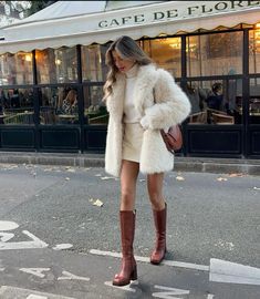 #fashion #outfit #outfitideasforwomen #womensstyle #style #trendy #winteroutfitideas #coatsjacketsvests #coat Fur Coat Outfits, Faux Fur Coats Outfit, Fur Coat Outfit, New York Outfits, Fall Winter Wardrobe, Fur Coats Women, Cold Weather Outfits, Coat Outfits