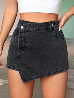 Short Jeans Skirt Outfit, Skorts Skirts Outfit, Short Jean Skirts, Short Denim Skirt Outfits, Short Skirt Outfits, How To Style A Denim Skirt, Denim Skirt Short, Jean Skort, Short Skirts Outfits