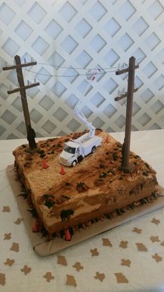 a cake that looks like it is made to look like a car on the road