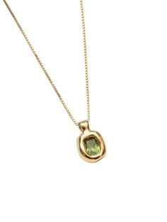 Freya Necklace in Green and Gold Pendant Necklace Layering, Everyday Pendant Necklace, Elegant Gemstone Jewelry, Everyday Gold Necklace, Gemstones Necklaces, Elegant Gold Jewelry, Green Sapphire Necklace, Necklaces Gemstone, Wolf Circus