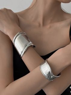 Modern Irregular Jewelry, Trendy Irregular Shaped Metal Jewelry, Elegant Irregular Jewelry For Party, Trendy Irregular Silver Jewelry, Trendy Silver Jewelry With Irregular Shape, Winter Typ, Geometric Solids, Metal Cuff Bracelet, The Bangles