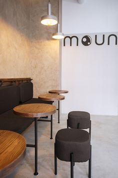 tables and chairs are lined up in front of a wall with the word moun written on it