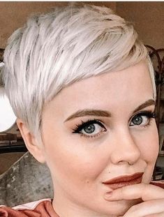 #pixiecuts #cottonpixiecuts #haircutsforgirls Best Trendy Cotton Pixie Haircut For Girls On this, you will find100+ Amazing collections of Cotton pixie haircuts ideas and how Bob Haircuts guide Hottest Chin-length Graduated Bob Haircuts https://youtu.be/2g4diEbyrnY Hairstyles Long Hair || long hairstyle girl for wedding https://youtu.be/vMFw_bJHPgY Sarahb.h Hair, Styling A Pixie Cut, Pixie Grey Hair, Cropped Pixie Haircut, Short Pixie Styles, Very Short Pixie Haircut, Cropped Hairstyles