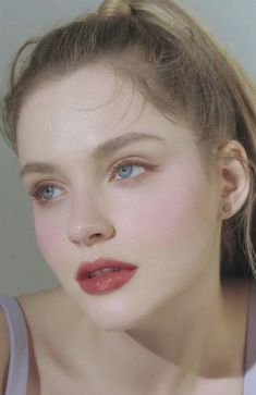 Natural Ethereal Makeup, Classic Beauty Makeup, Villian Makeup Looks, Desired Face Inspiration, Ukrainian Makeup, Soft Classic Makeup, Ethereal Aesthetic Makeup, Ethereal Wedding Makeup, Ethereal Beauty Woman