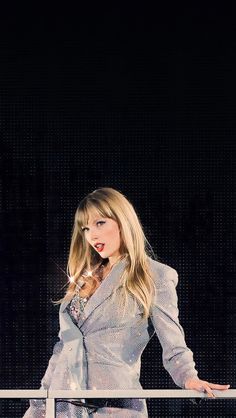 Taylor Swift - The Eras Tour - Wallpaper Taylor Swift Nashville Rain Show, The Man Eras Tour, Eras Tour The Man, Taylor Swift The Man, Eras Tour Wallpaper, Swift Wallpaper