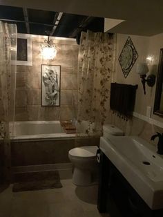 a bathroom with a sink, toilet and bathtub in it's center area