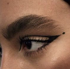 Katniss Makeup, Katniss Everdeen Makeup, Basic Goth Makeup, Hunger Games Makeup, Games Aesthetic, Maquillage On Fleek, Concert Makeup, Witch Makeup, Rave Makeup