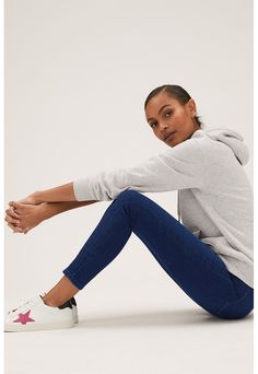 Cumpara Blugi skinny crop Ivy. #jeansfemei #blugifemei #hainesic #womenjeans #womenbrandjeans #jeansi #jeansifemei The Perfect Jeans, Summer Shoes Sandals, Indigo Jeans, Swim Trends, Perfect Jeans, Boots For Sale, Kids Beachwear, Jeans For Sale, Fashion Essentials