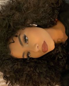 Girl Goals, Art Deco Decor, Makijaż Smokey Eye, Curly Girl Hairstyles, Baddie Hairstyles, Boho Chic Decor, Curly Girl, Girls Makeup