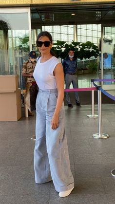 Celebrities Airport Look, Sandwich Dressing, Celebrities Airport, Casual Trendy Outfits, Lifestyle Dresses