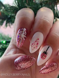 18. Rose Gold Shimmery Christmas Nails Christmas Holiday is on its way and the season to appreciate all the beautiful things,  such as Christmas... Christmas Nails Acrylic, Short Acrylic Nails Designs, Christmas Nail, Fancy Nails, Cute Acrylic Nails