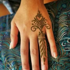 1992 Tattoo, Henna Fingers, Small Henna Tattoos, Cute Henna Designs, Cute Henna Tattoos, Henna Style Tattoos