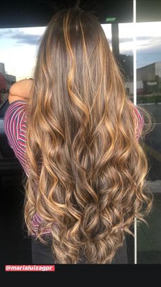 Light Brown Hair With Highlights Caramel, Blonde Hair Goals, Brown Hair Looks, Brown Hair Inspo, Brunette Hair With Highlights, Honey Blonde Hair, Blonde Hair Inspiration, Hair Stylies