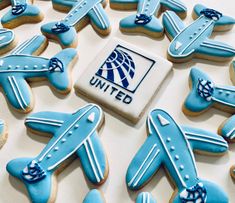 cookies decorated like airplanes and the united airlines logo