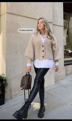 Vinter Mode Outfits, Mode Tips, Leather Pants Outfit, Cold Outfits, Black Leather Pants, Looks Street Style, Mode Inspo