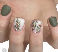 Simple Holly Nails, Fall Gel Nail Art Ideas, Christmas Nails Boho, Nail Design Holiday, Nails With Greenery, Muted Christmas Nails, Late Fall Early Winter Nails, Winter Tree Nails, Pointsetta Nails