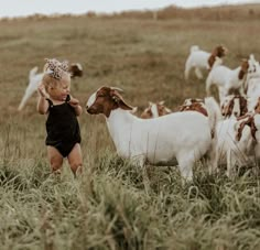 Baby girl with a goat Cute Farm Pictures, Baby And Cow Photoshoot, Country Life Family, Country Family Aesthetic