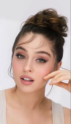 Glowing Skin Overnight, Mekap Mata, Light Makeup Looks, Long Shiny Hair, Wedding Makeup For Brown Eyes, Glamorous Hair, Turkish Women Beautiful, Smink Inspiration, Turkish Beauty