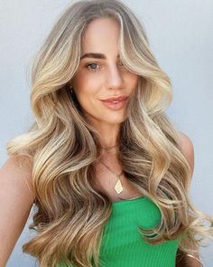 Long Hair Big Curls, Womens Curled Hairstyles, Full Curls, Wedding Hair Bouncy Curls, Bridal Hair Down Wavy Loose Curls, Loose Wave Long Hair, Blowout For Wedding Guest, Voluminous Curled Hair, Flowy Curls