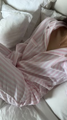 Pajamas Aesthetic, Pijamas Women, Cute Pjs, Pastel Outfit, Lounge Outfit, Devil Wears Prada, Pink Girly Things, Cute Pajamas, Cooler Look